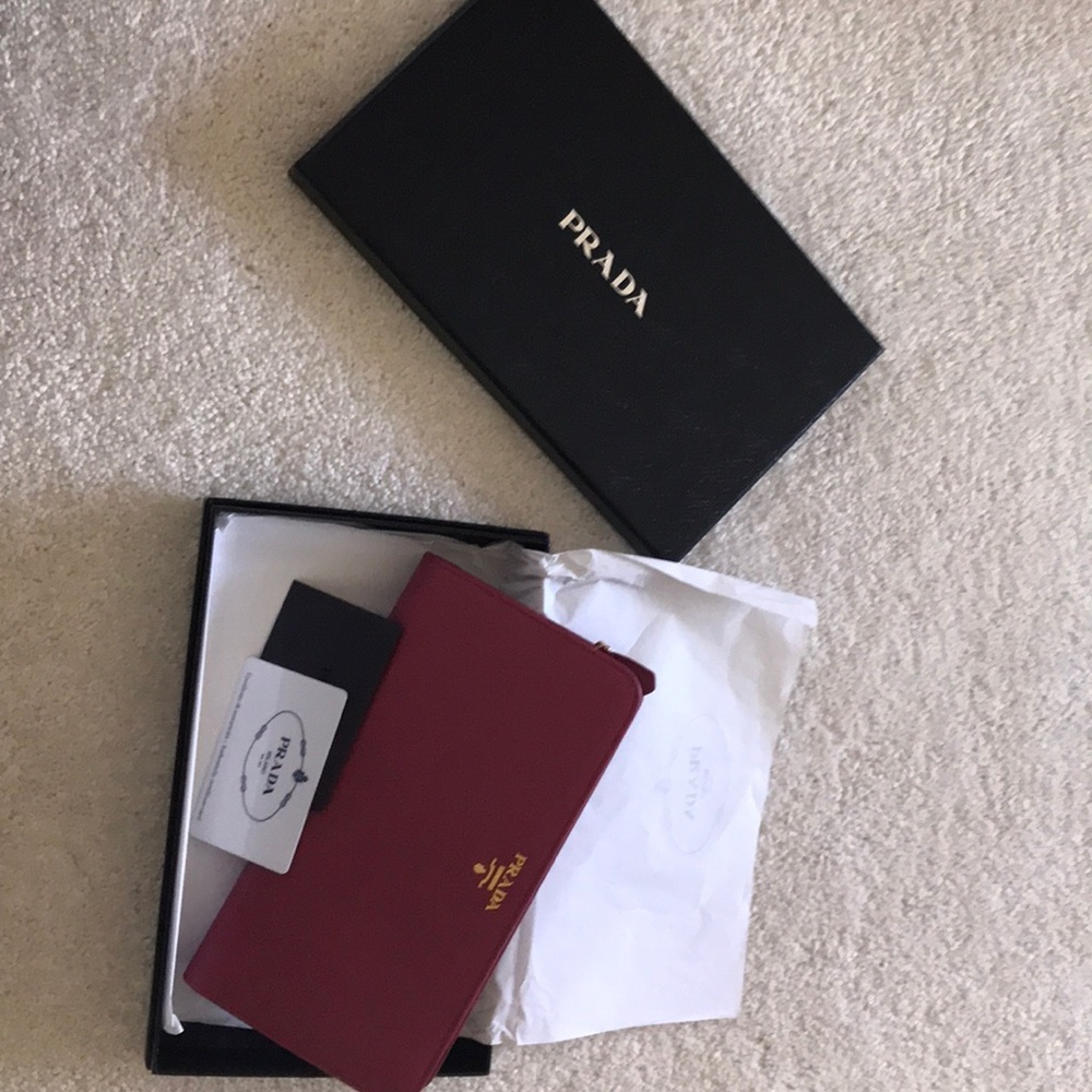 Prada Portifogli Saffiano Metal Wallet in Ibisco